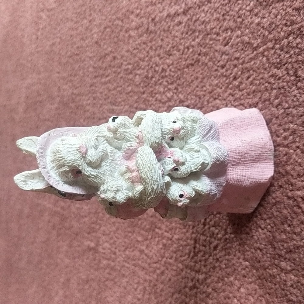 Hermitage Heritage bunny mother sculpture